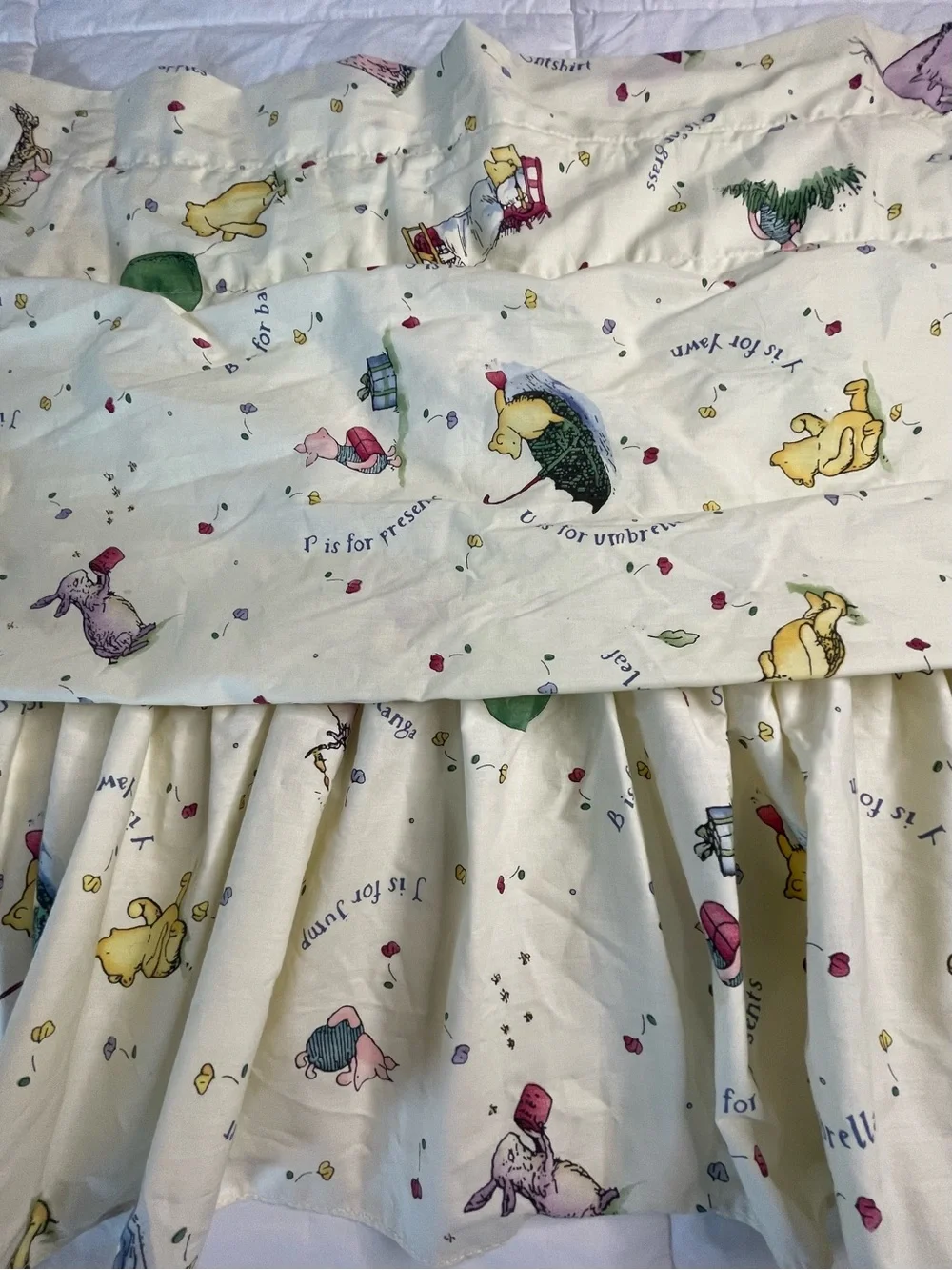 VTG 1997 Red Calliope Classic Winnie the Pooh ABC Balloon Ruffle Valance 80x21